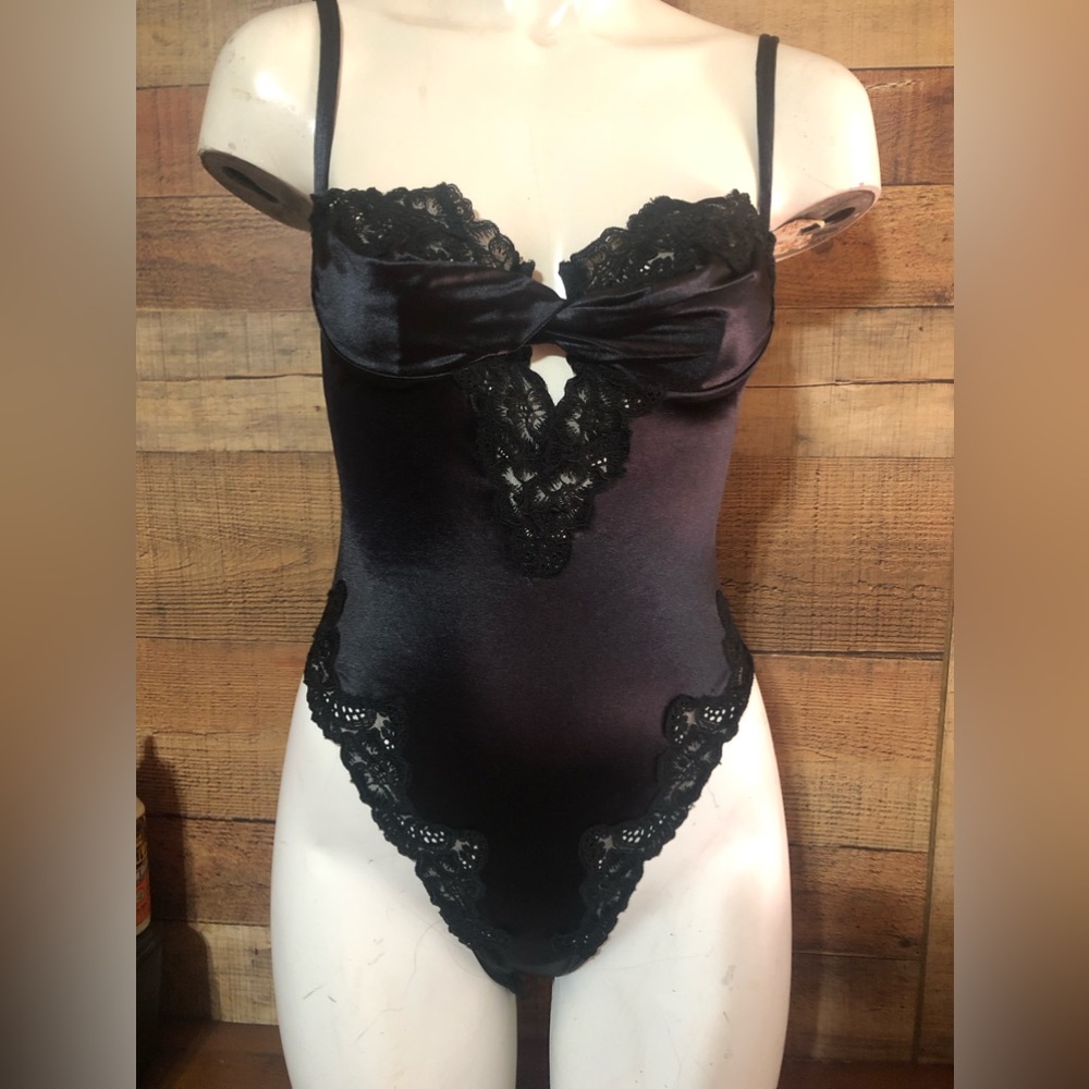 🖤♥️ Victoria's Secret Vintage Gold Label lace trim satin bodysuit - Picture 1 of 9